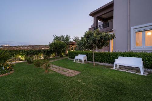 Tholos Apartments