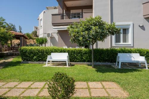 Tholos Apartments