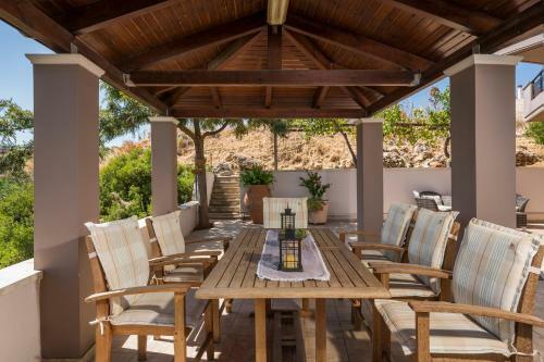 Tholos Apartments