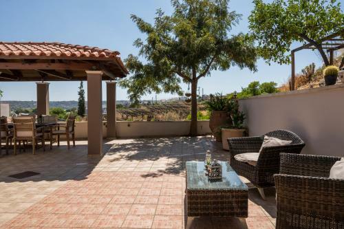 Tholos Apartments
