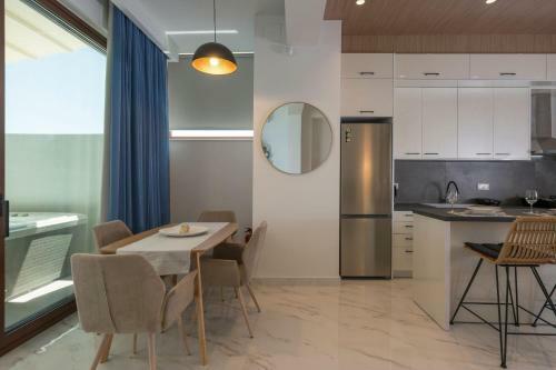 Apartamento Delfini, Beachfront Luxury Flat W. Outdoor Hot Tub