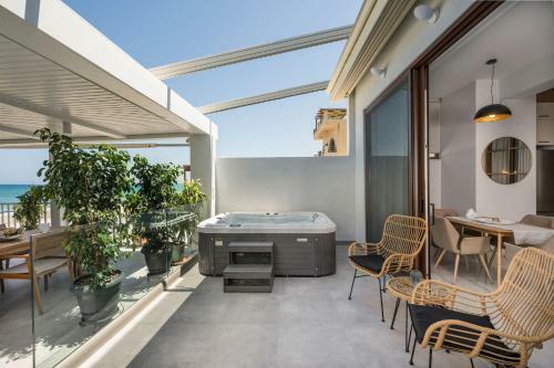 Apartamento Delfini, Beachfront Luxury Flat W. Outdoor Hot Tub