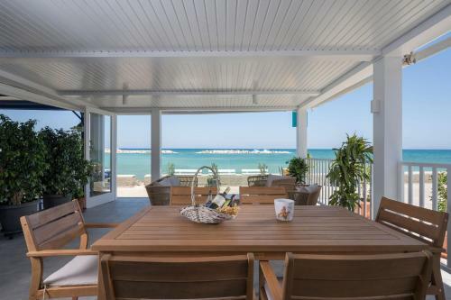Apartamento Delfini, Beachfront Luxury Flat W. Outdoor Hot Tub