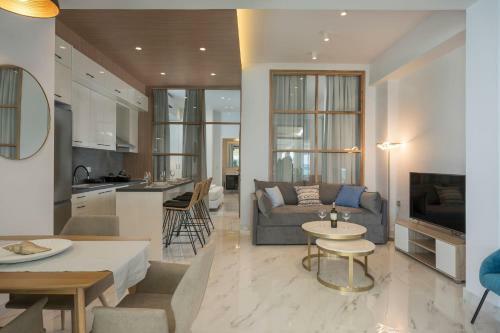 Apartamento Delfini, Beachfront Luxury Flat W. Outdoor Hot Tub