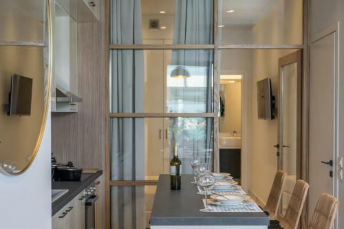 Apartamento Delfini, Beachfront Luxury Flat W. Outdoor Hot Tub
