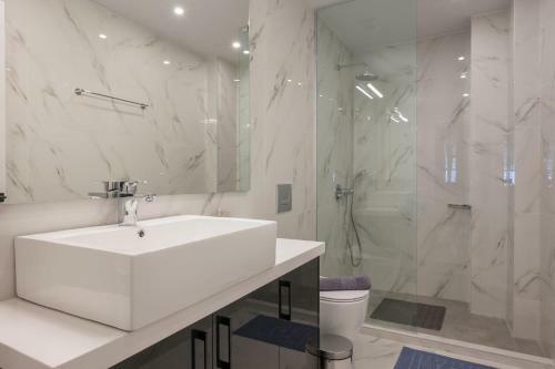 Apartamento Delfini, Beachfront Luxury Flat W. Outdoor Hot Tub