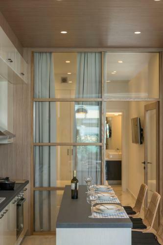 Apartamento Delfini, Beachfront Luxury Flat W. Outdoor Hot Tub