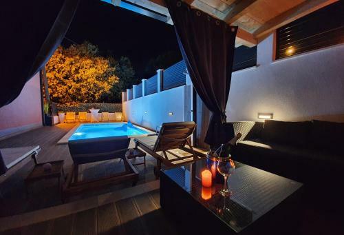 Apartamentos Villa With A Pool Near Split With Magnificent View