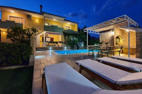Beautiful Villa - Private Heated Pool, Parking, Bbq Near Split