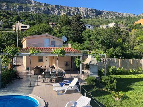 Holiday Home Rupotina With A Large Yard, Pool And A Beautiful View