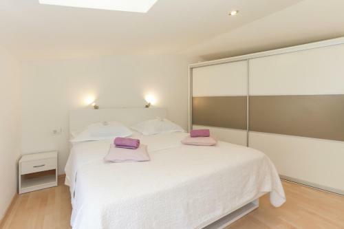 Holiday Home Rupotina With A Large Yard, Pool And A Beautiful View