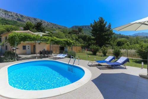 Holiday Home Rupotina With A Large Yard, Pool And A Beautiful View