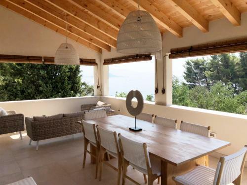 Villa Sunday Beach House