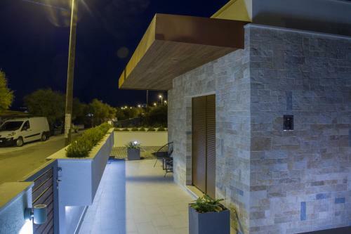 Luxury Poolside Villa