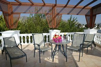 Hotel Chrithoni's Paradise