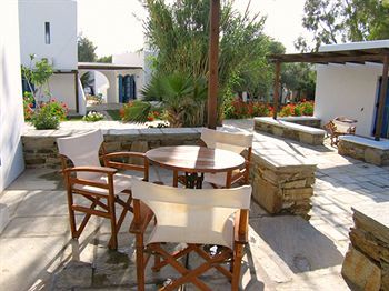 Hotel Far Out Village