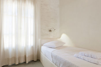Petros Place Hotel