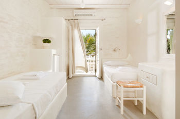 Petros Place Hotel