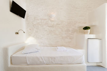 Petros Place Hotel