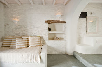 Petros Place Hotel