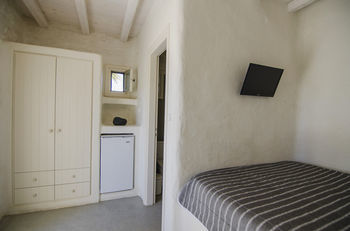 Petros Place Hotel