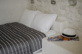 Petros Place Hotel