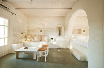 Petros Place Hotel