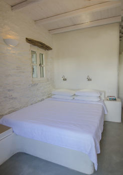 Petros Place Hotel