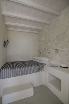 Petros Place Hotel