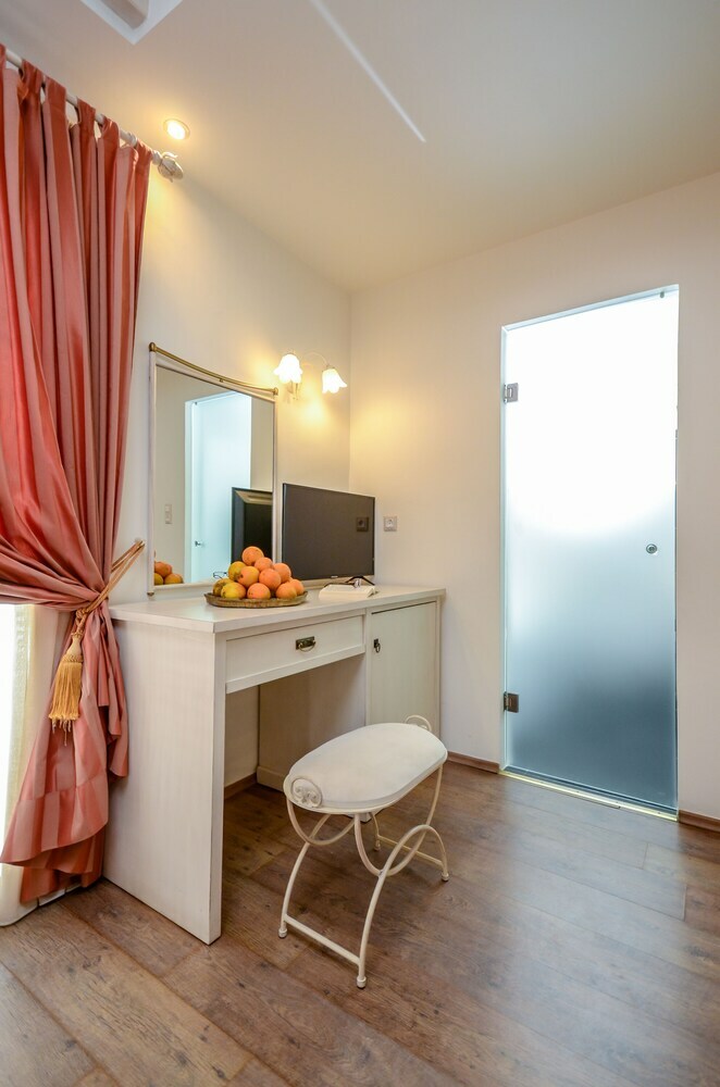 Hotel Aeolis