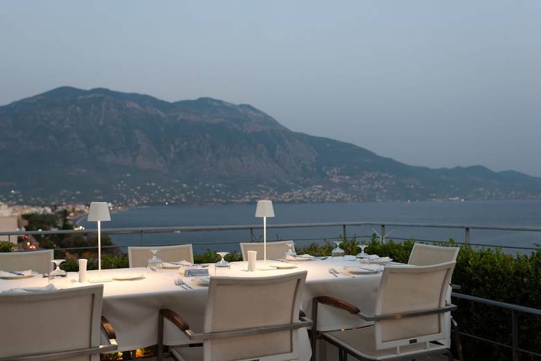 Hotel Pharae Palace