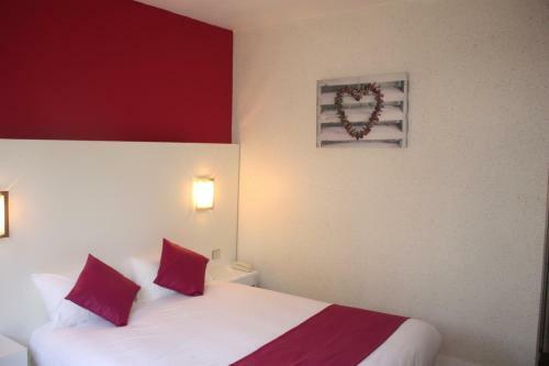 Latitude Ouest Hotel & Restaurant