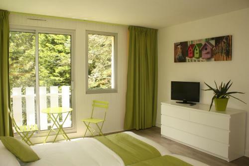 Latitude Ouest Hotel & Restaurant