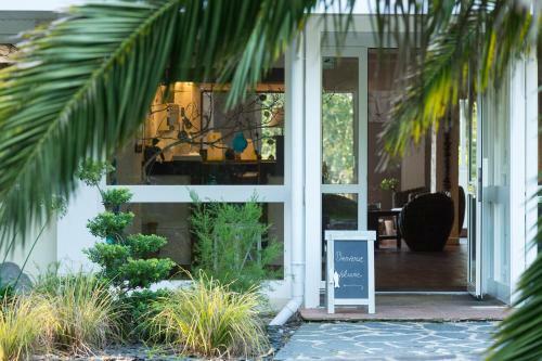 Latitude Ouest Hotel & Restaurant