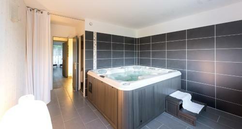 Latitude Ouest Hotel & Restaurant