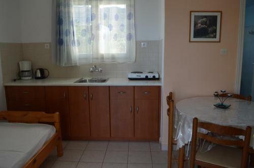 Elli Studios & Apartments
