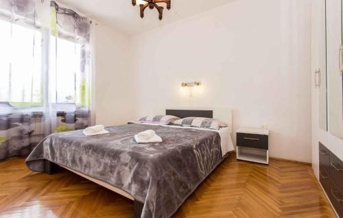Apartment In Silo/insel Krk 13510