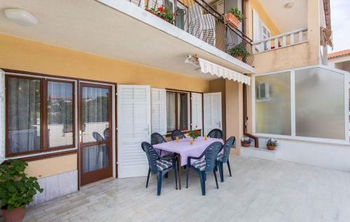 Apartment In Silo/insel Krk 13510
