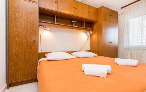 Apartment In Silo/insel Krk 13521