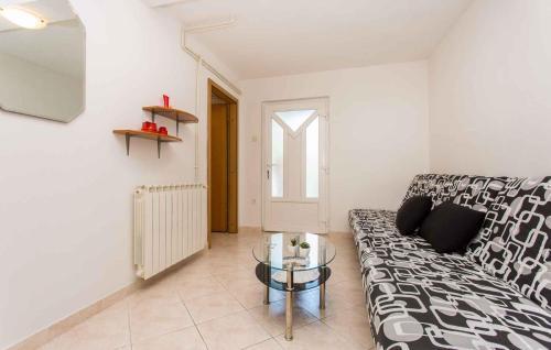 Apartment In Silo/insel Krk 13521
