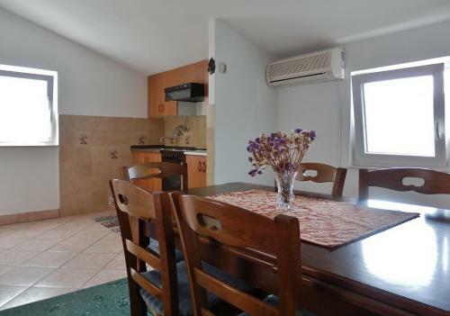 Apartments Makic - With Parking