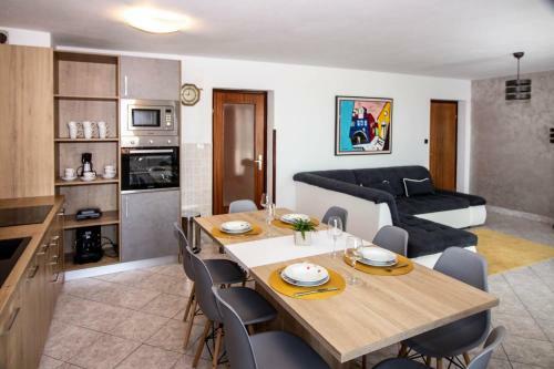Big Apartment With Sea View!