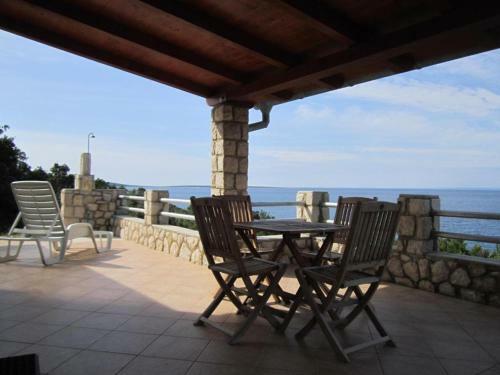 Hostal Holiday Home Lumanera