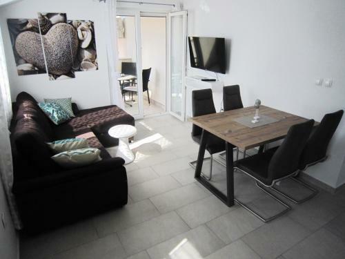 Apartamentos M&b Guest House Srima