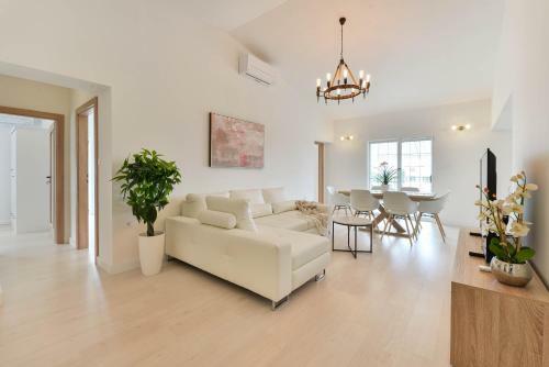 Hostal Luxury Villa Maria With Large Pool