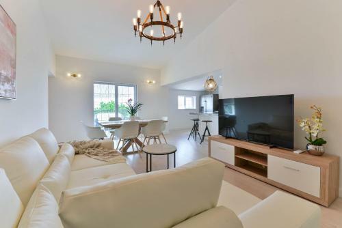 Hostal Luxury Villa Maria With Large Pool