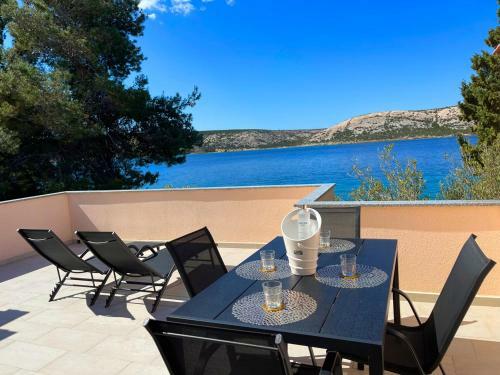Villa Olivija-first Row Sea