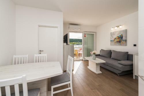 Rea Beachfront Apartments