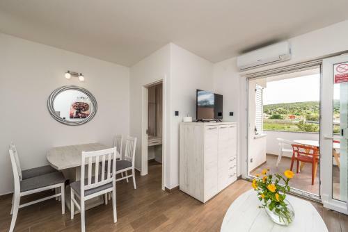 Rea Beachfront Apartments