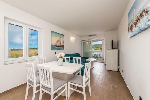 Rea Beachfront Apartments